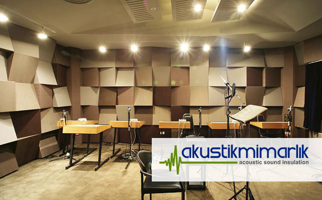 Düz yüzeyli kumaş kaplı akustik panel örneği
