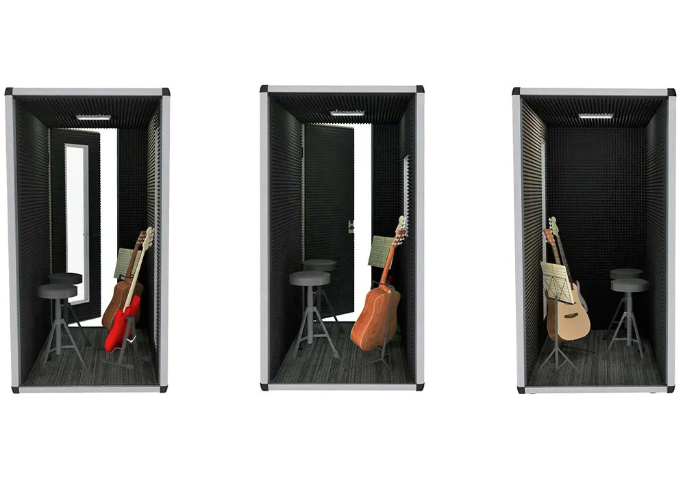 Üç adet siyah akustik köpük kaplı vokal/enstrüman kayıt kabini, içinde gitarlar ve tabure